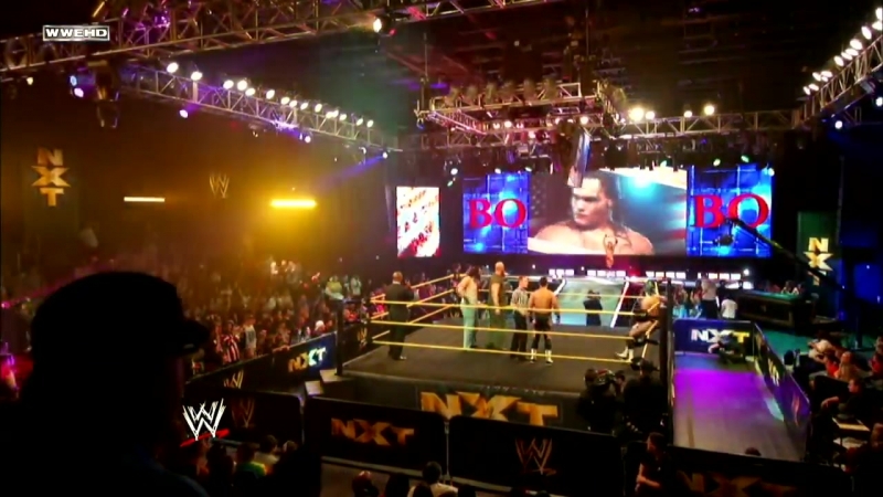 Примо &amp; эпико vs семья уайатта (люк харпер &amp; эрик роуэн) vs эдриан нэвилл &amp; бо даллас вве нхт