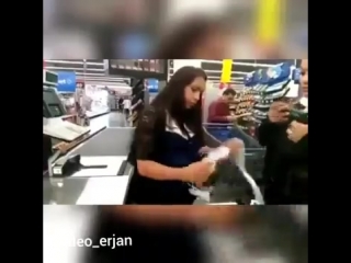 Обожает гладить