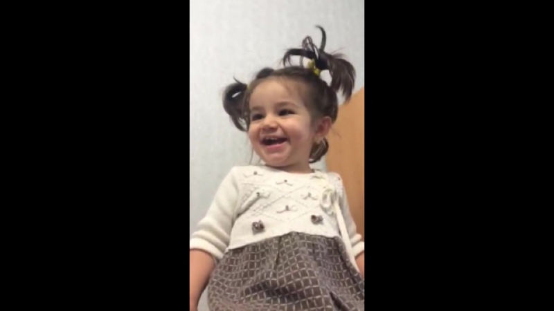 Злобный смех маленькой девочки прикольные молодые, прикол