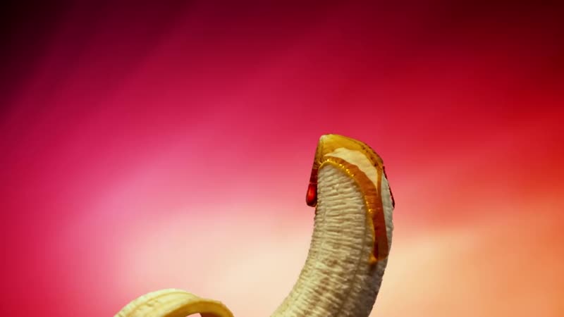 Эротическая реклама с едой