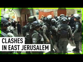 Palestinians clash with israeli security forces around al aqsa mosque