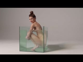 +18 сексуальная девушка в аквариуме фотосессия без одежды, эротика, не порно