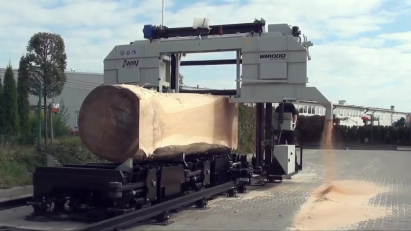 Супер станок режет огромные бревна