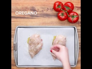 This tomato, basil, and mozzarella chicken is perfection on a plate!