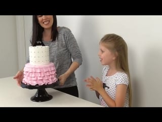 Make a paris ruffle cake cake style