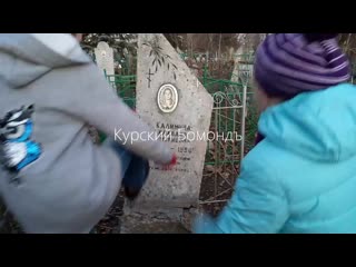 Школьницы ломают