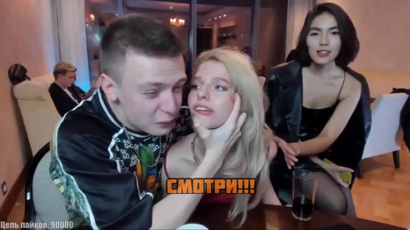 Андрей "меллстрой" бурим на стриме разбил девушке лицо об стол