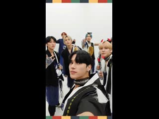 Ateez (에이티즈) – to the beat (춤을 춰) [hanbok (한복) selfie]