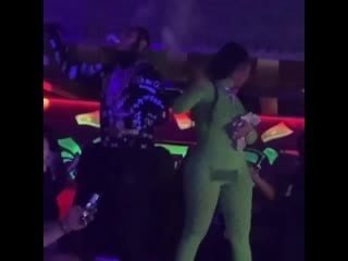 6ix9ine в стриптиз клубе со своей девушкой
