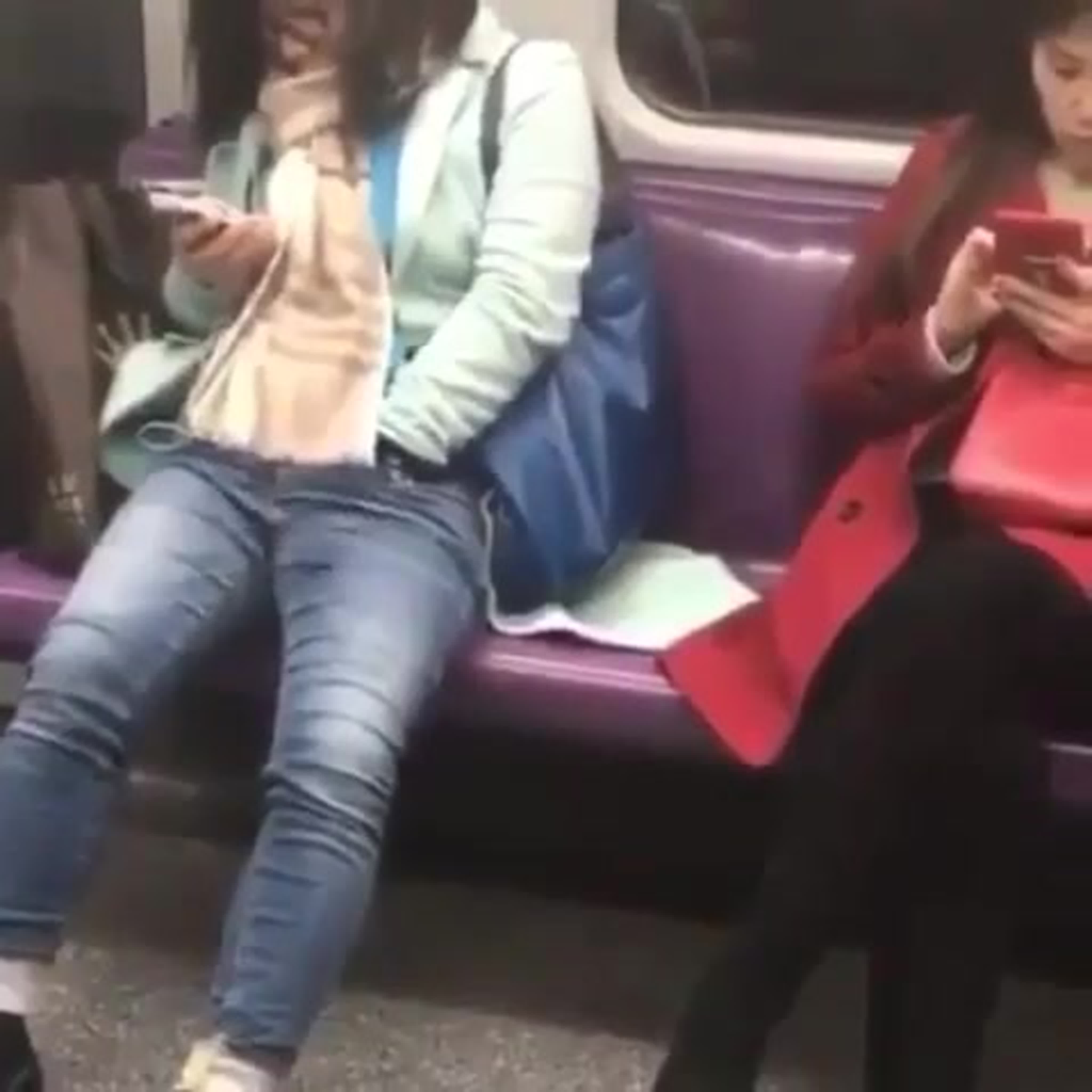 үстел астындағы бастыққа арналған куннилингус