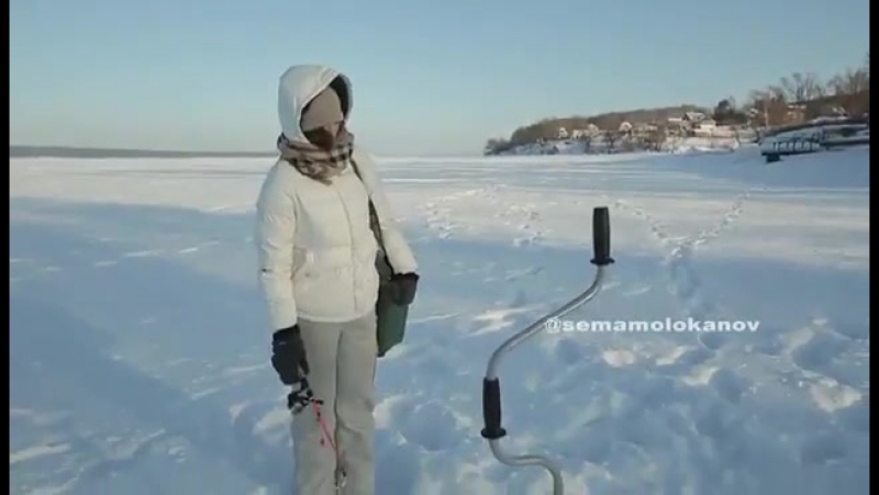 Когда взял девушку на зимнюю рыбалку