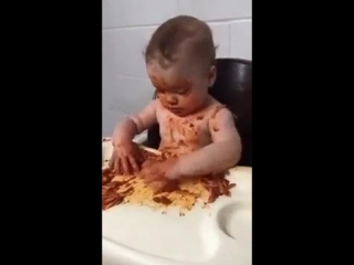 В удобном стульчике и кушать уснее