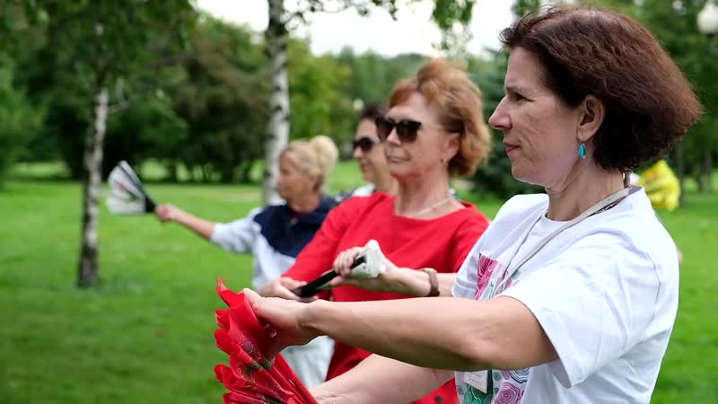 Восточная гимнастика на свежем воздухе с "московским долголетием"