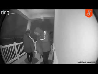 A doorbell camera also works perfectly against small porn #halloween