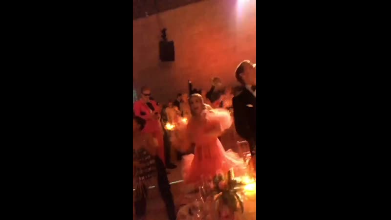 Стори лесли гроссман / 2019