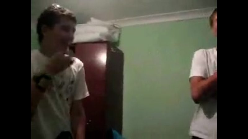 Голый мальчик (нецензурна)