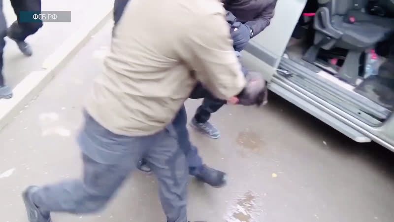 Сотрудники фсб и мвд задержали в чечне двух участников банды шамиля басаева, которых подозревают в молодые 15 российских военн