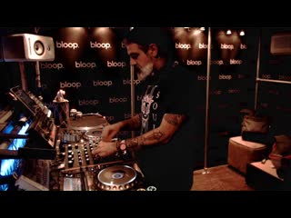 Alex arnout live @ modern explorer x bloop