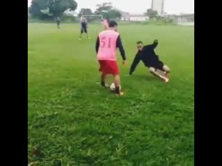 Двойное унижение на футбольном поле