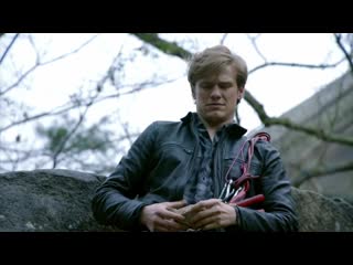 Macgyver 5x09 sneak peek 2 "rails + pitons + pulley + pipe + salt"