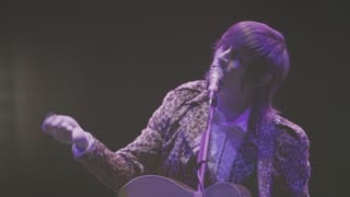 A la distancia (en vivo)