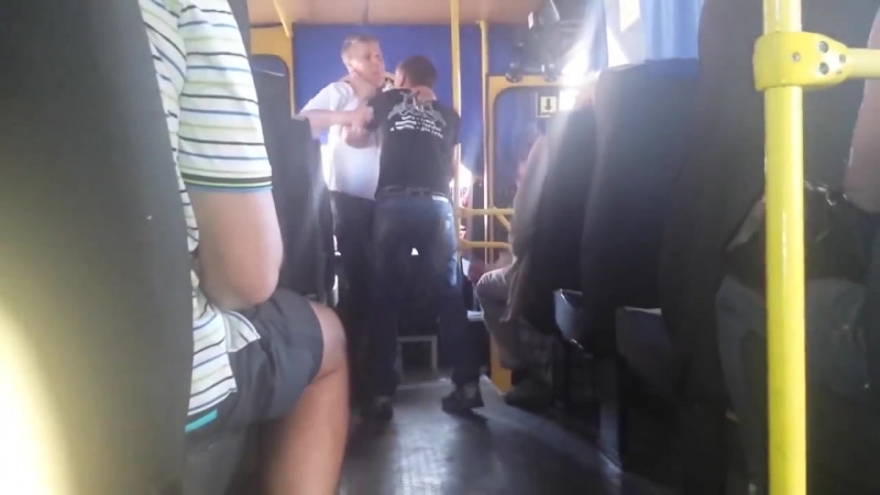 П'яний ветеран ато "я за тебе воював", "глотку рвав"