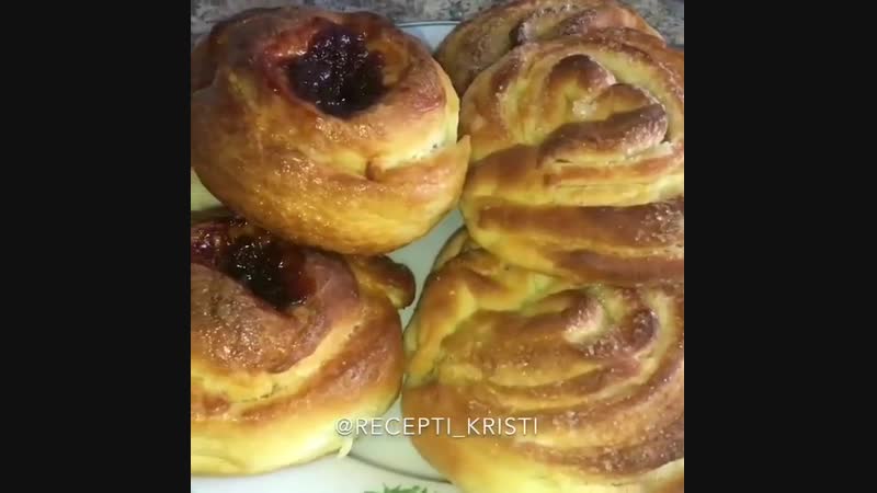 Пышные булочки с повидлом