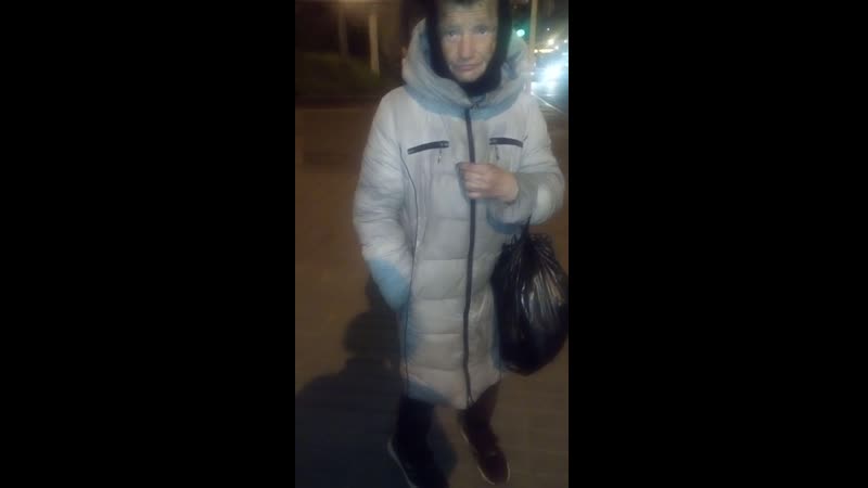 Алкашка клянчит деньги "на еду"