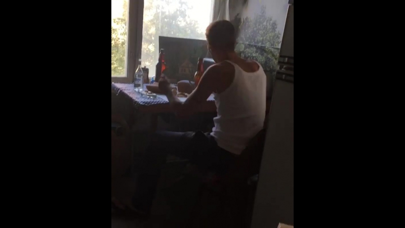 Пьяный алексей панин кидает в дочку батон хлеба