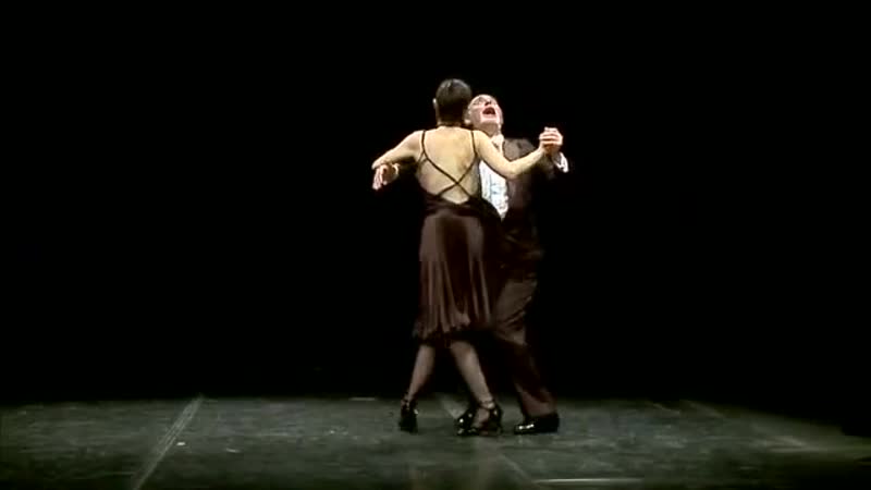 Ножкой танго по яйцам 3