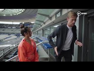 Peter crouch teaches camila cabello how do do the robot! 🤖😆