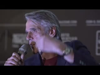 Jeremy irons presenta ‘io ballo da sola’ in piazza san cosimato