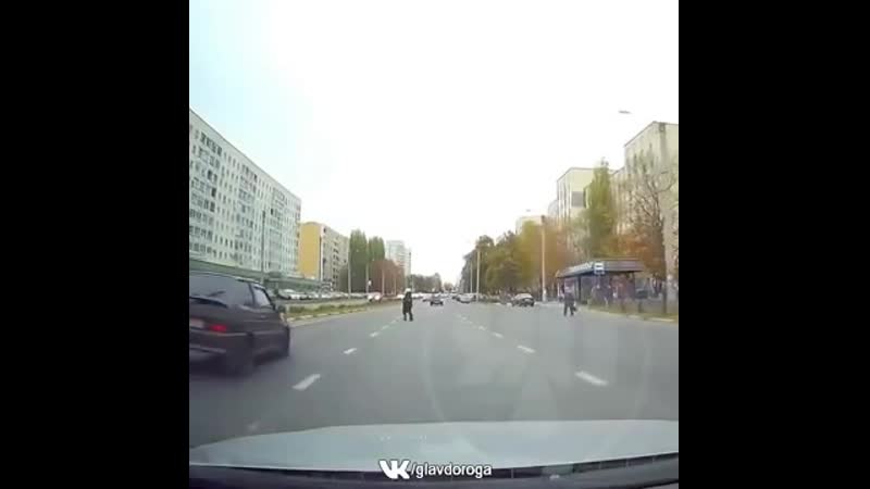 В панталонах родилась водила молодец