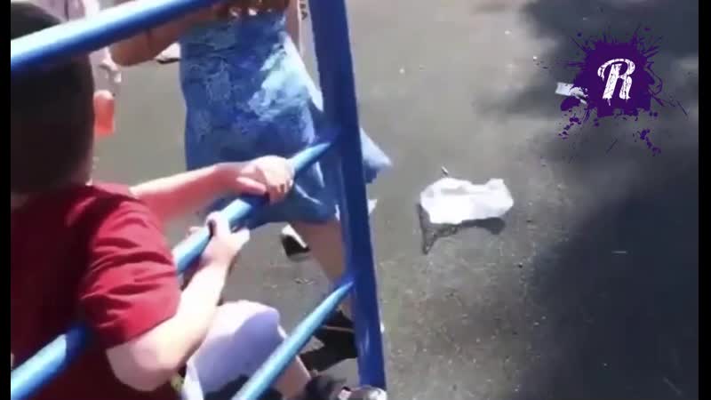 Лифчики на радость детворе