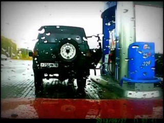 Уазик porn video – Мужик заправляет уазик