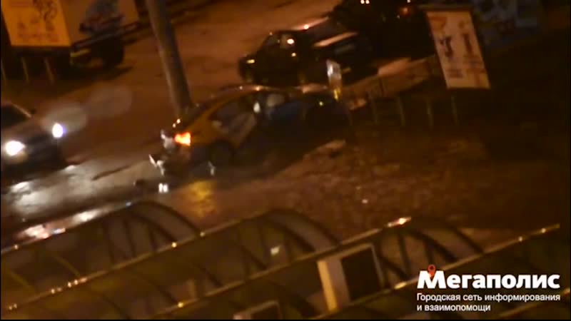 Каршеринг на комендантском разбился на глазах гибдд догоняя нарушителей, сотрудник дпс оступился