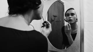 Não há nada a temer na escuridão (clipe oficial)