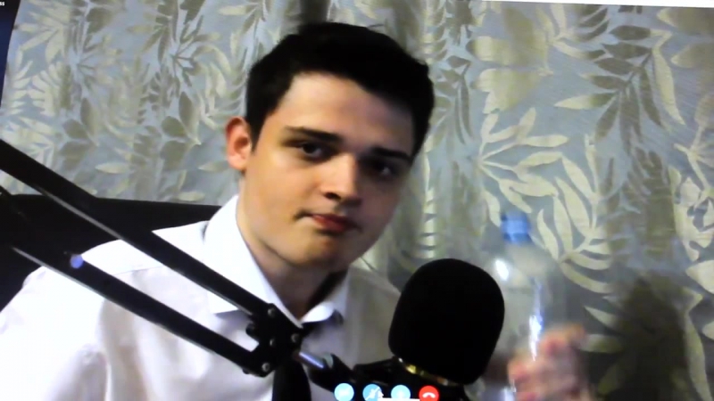 Лимонов бьет с лохтя