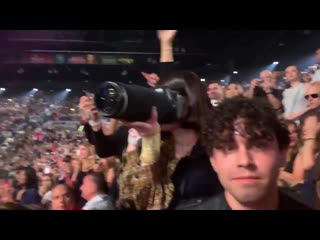 A fansite with a huge ass camera