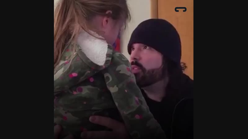 Отец учит свою дочь бороться со злостью