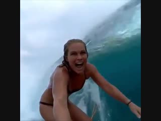 Reposting this surfer girl from yesterday since that other user deleted it