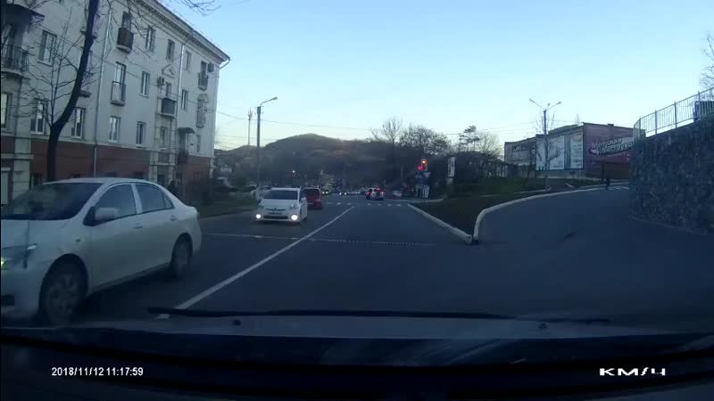 Понаставили тут, нормальному катеру проехать негде