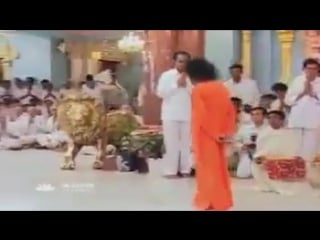 Видео sathya sai baba pashupathi thanaya bala gajanana by raviraj nasery