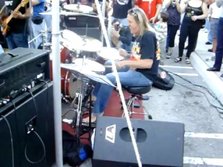 Nicko mcbrain playing double bass pedals!