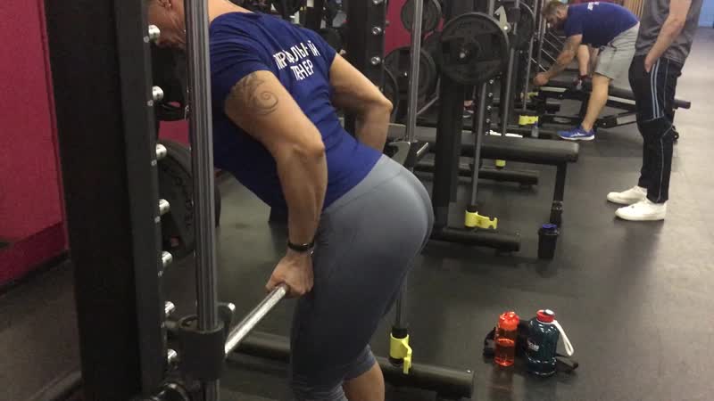 Суперсет на антагонисты, спина и грудь тяга к поясу обратным хватом в машине смита + разведения рук с гантелями лежа на скамье