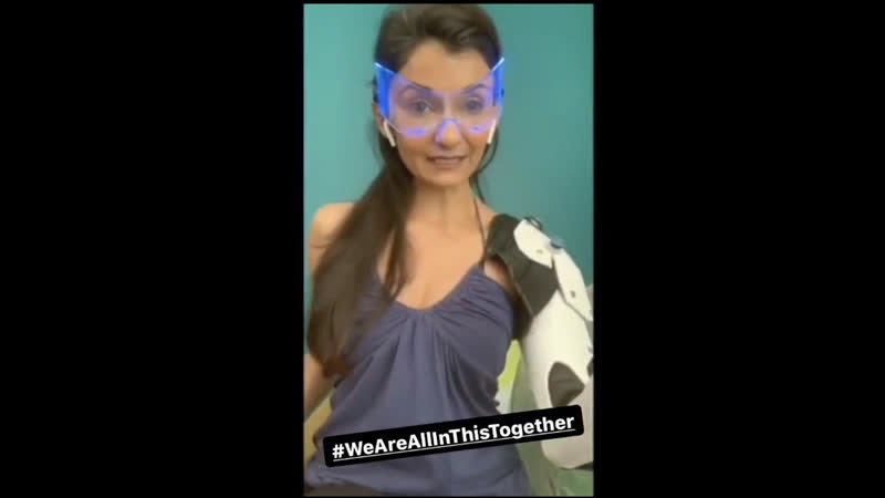 Актеры озвучки и косплееры overwatch советуют оставаться дома