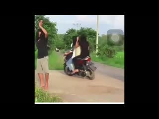 Kumpulan video wong edan kui bebas terbaru terlengkap ngakak lucu sampe nangis(720p) mp4