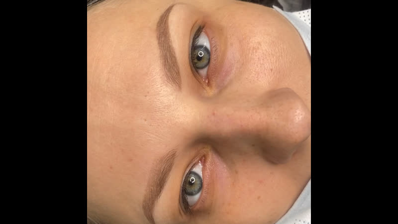 Брои и глазки зажившие