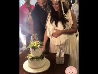 Неха дхупия и ангад беди находятся на baby shower