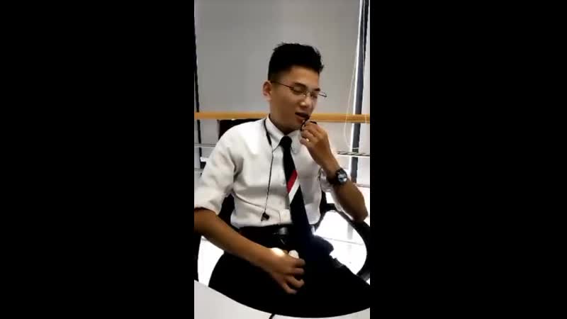 Trai văn phòng khoe hàng đẹp